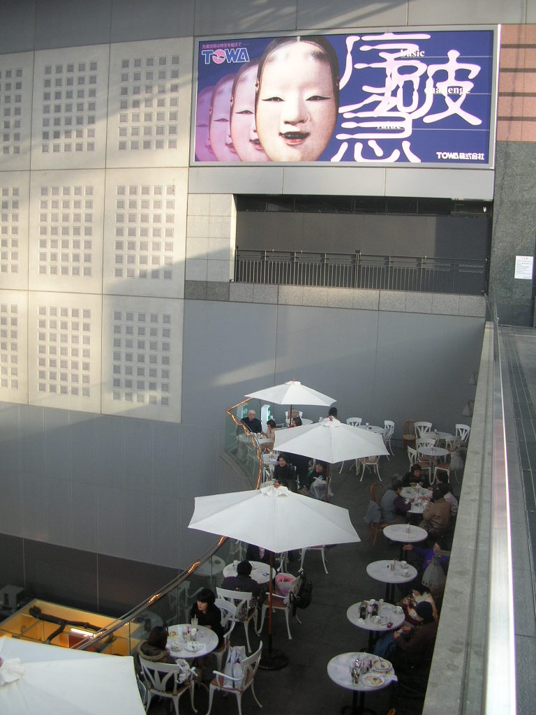 京都駅ビル（能面） by tetsushi